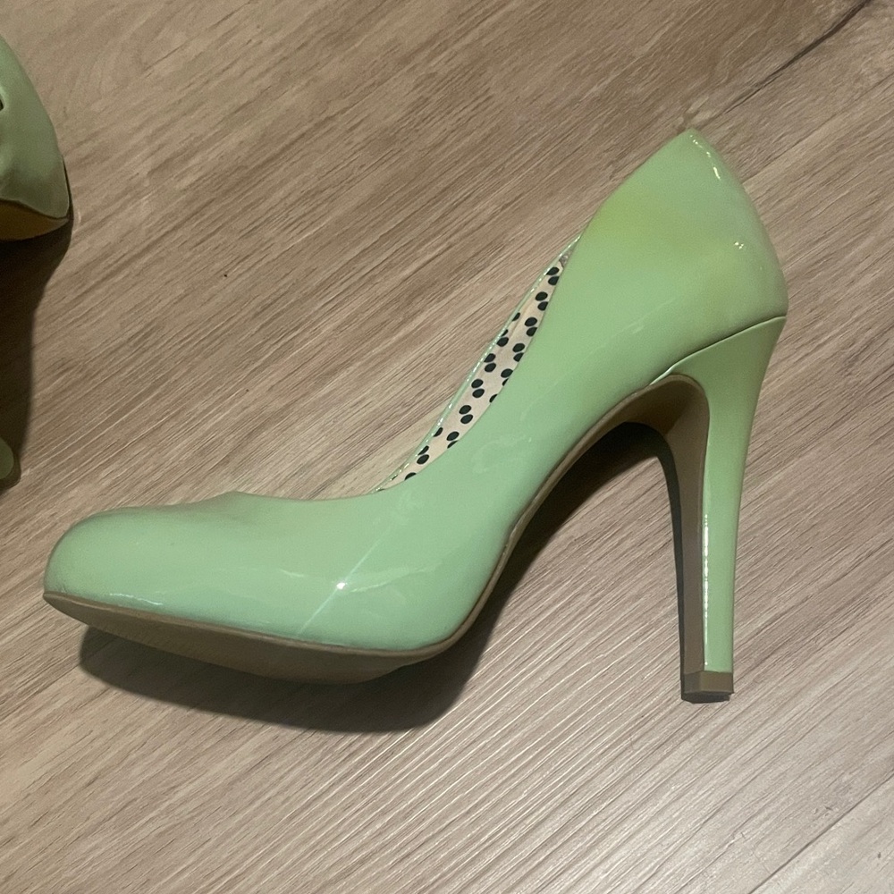 Jessica Simpson Mint Green Patent Round-Toe Pumps - Picture 4 of 10